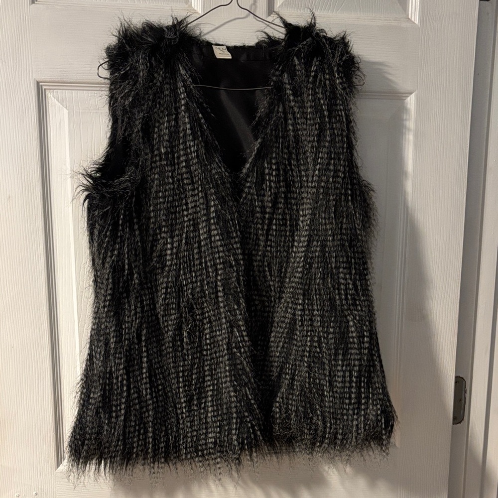 Vintage Belle Bird Black and White Faux Fur Vest with Lining M
